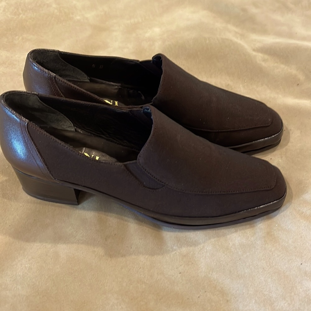 Rangoni  brown loafer-ish flat. 5B